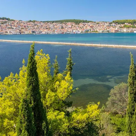 Villa Skala Yellow