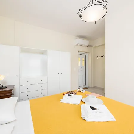 Villa Skala Yellow
