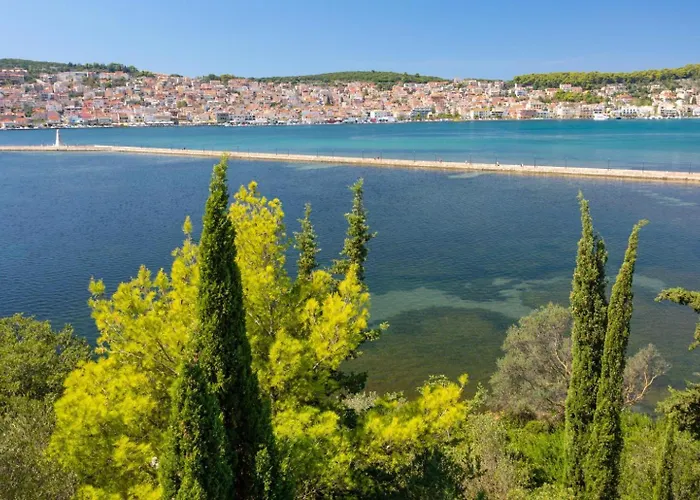Villa Skala Yellow