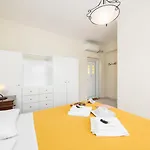 Vila Skala Yellow