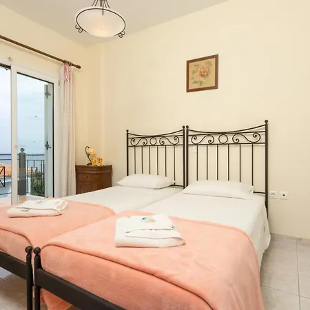Skala Yellow Villa *