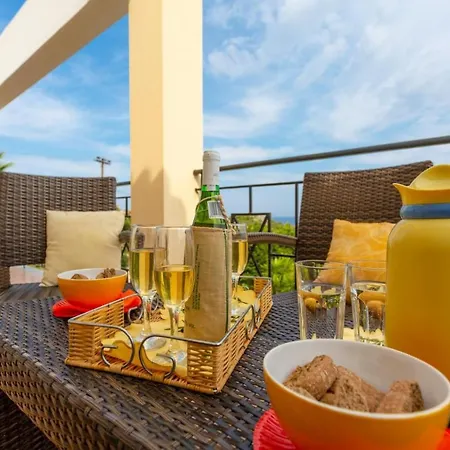 Skala Yellow Villa *