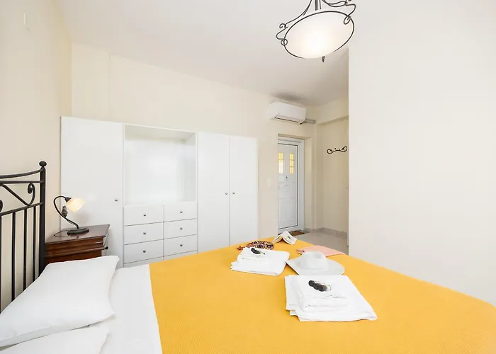 Villa Skala Yellow
