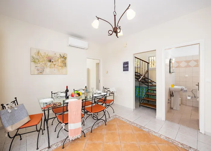 Villa Skala Yellow